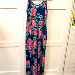 Boutique sundress EUC with Two pockets with spaghetti sleeves